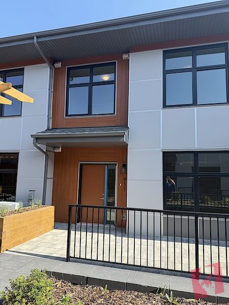 Beautiful 2 Beds /2 Bath townhome at Belmont ,utilities are included!